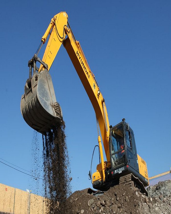 Maquinaria pesada para movimiento de tierra en La Ligua